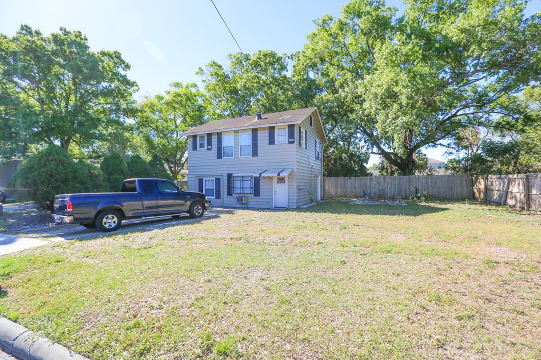 2408 W North B St in Tampa, FL - Building Photo