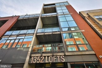 1352 South St in Philadelphia, PA - Building Photo - Building Photo