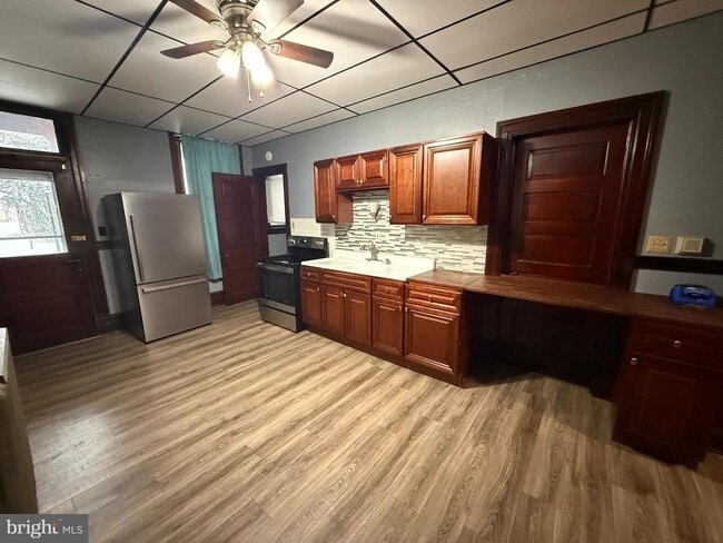 property at 10 E Main St