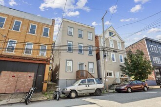 3208 Dobson St in Pittsburgh, PA - Foto de edificio - Building Photo
