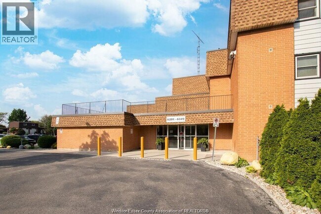 6227 Thornberry Crescent in Windsor, ON - Building Photo - Building Photo