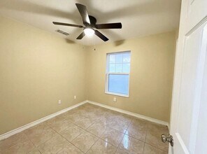 321 Ocean Dr in Laredo, TX - Building Photo - Building Photo