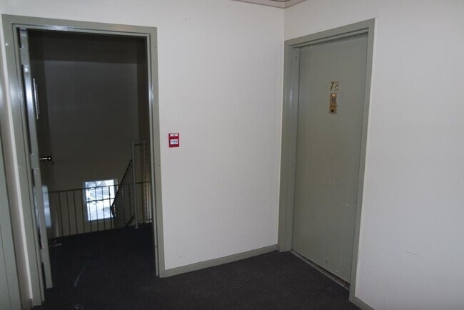 72 Riverview Ct in Secaucus, NJ - Building Photo - Building Photo