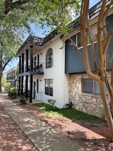 Wilshire Woods in San Antonio, TX - Foto de edificio - Building Photo