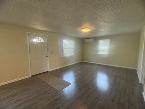 1990 Gilham Rd in Eugene, OR - Building Photo - Building Photo