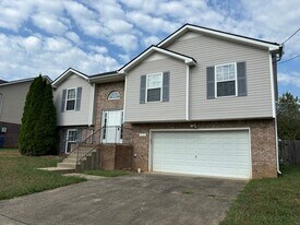 3404 Queensbury Rd in Clarksville, TN - Building Photo