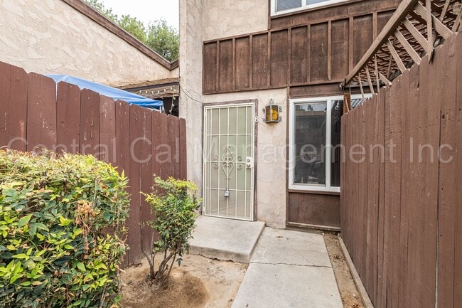 6016 Almendra Ave in Bakersfield, CA - Building Photo - Building Photo