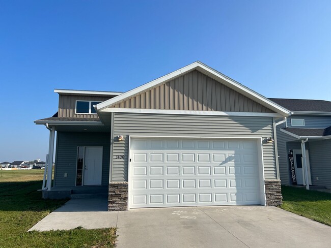 3100 38th Ave S in Moorhead, MN - Building Photo - Building Photo