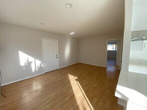 12641 Vanowen St, Unit 4 in Los Angeles, CA - Building Photo - Building Photo