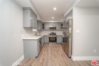 1872 W 20th St in Los Angeles, CA - Building Photo - Building Photo