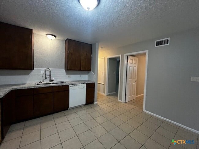 property at 905 Simpson Rd