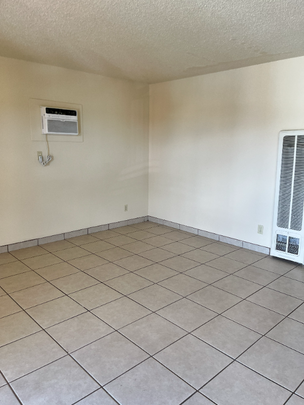 224 E Granger Ave in Modesto, CA - Foto de edificio - Building Photo