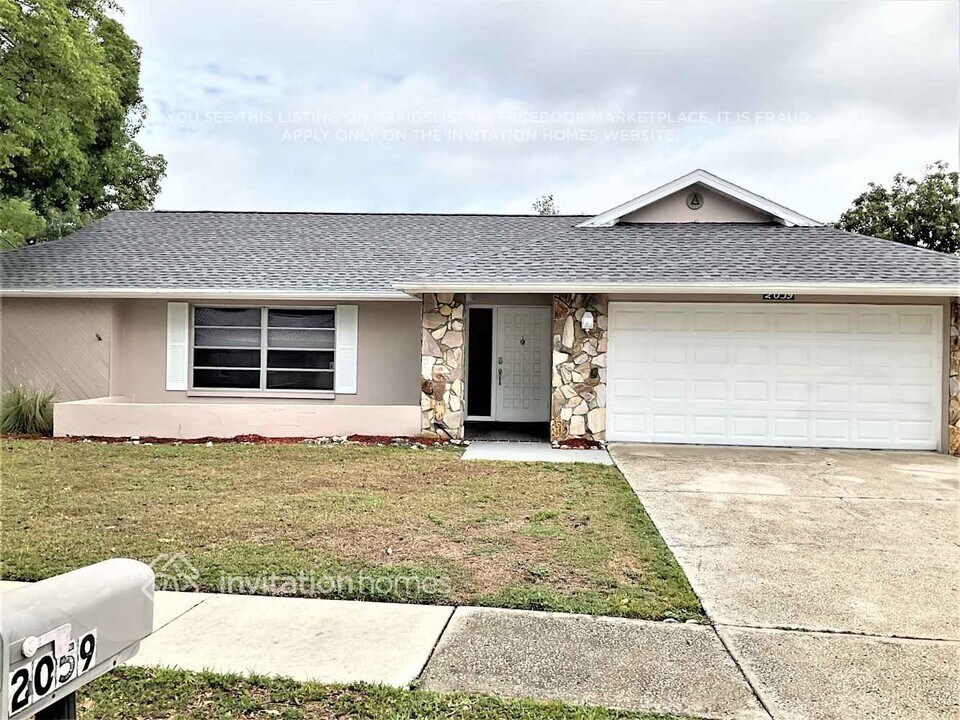 2059 Sandpiper Dr in Palm Harbor, FL - Building Photo