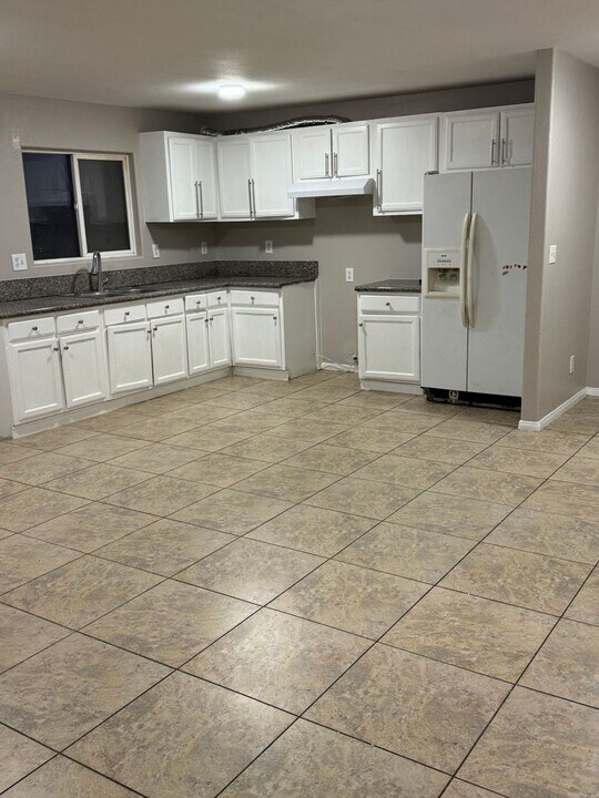 10352 Anzac Ave in Los Angeles, CA - Building Photo