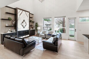 2485 Guilford Dr in Abbotsford, BC - Building Photo