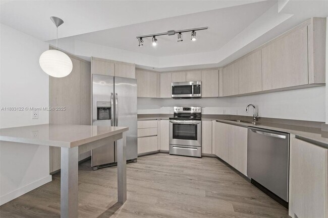1500 Bay Rd, Unit M-0912 in Miami Beach, FL - Building Photo - Building Photo