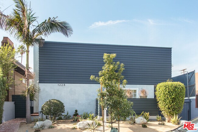 1228 18th St-Unit -C in Santa Monica, CA - Foto de edificio - Building Photo