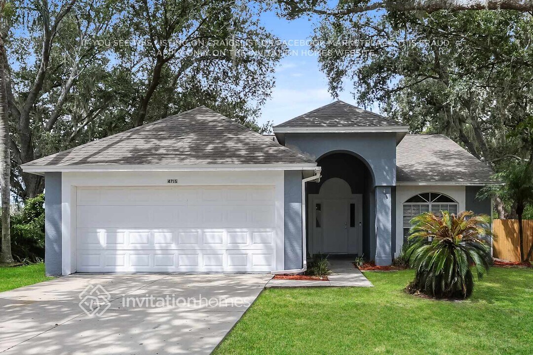 4715 Rockingchair Dr in Valrico, FL - Building Photo