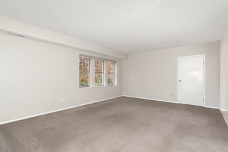 562 Glenwood Ave in Cincinnati, OH - Foto de edificio - Building Photo