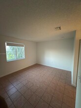 15741 SW 137th Ave in Miami, FL - Building Photo - Building Photo