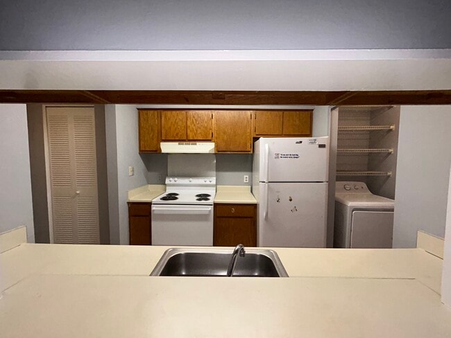 30 Mathews Dr, Unit 304 Tabby walk