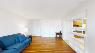 175 W Wyoming Ave, Unit uni#39 2-bed 1-bath in Melrose, MA - Building Photo - Building Photo