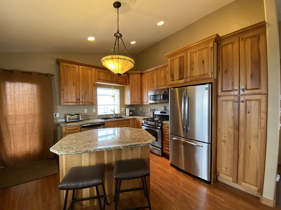 822 Lindstrom Rd in Silverthorne, CO - Foto de edificio