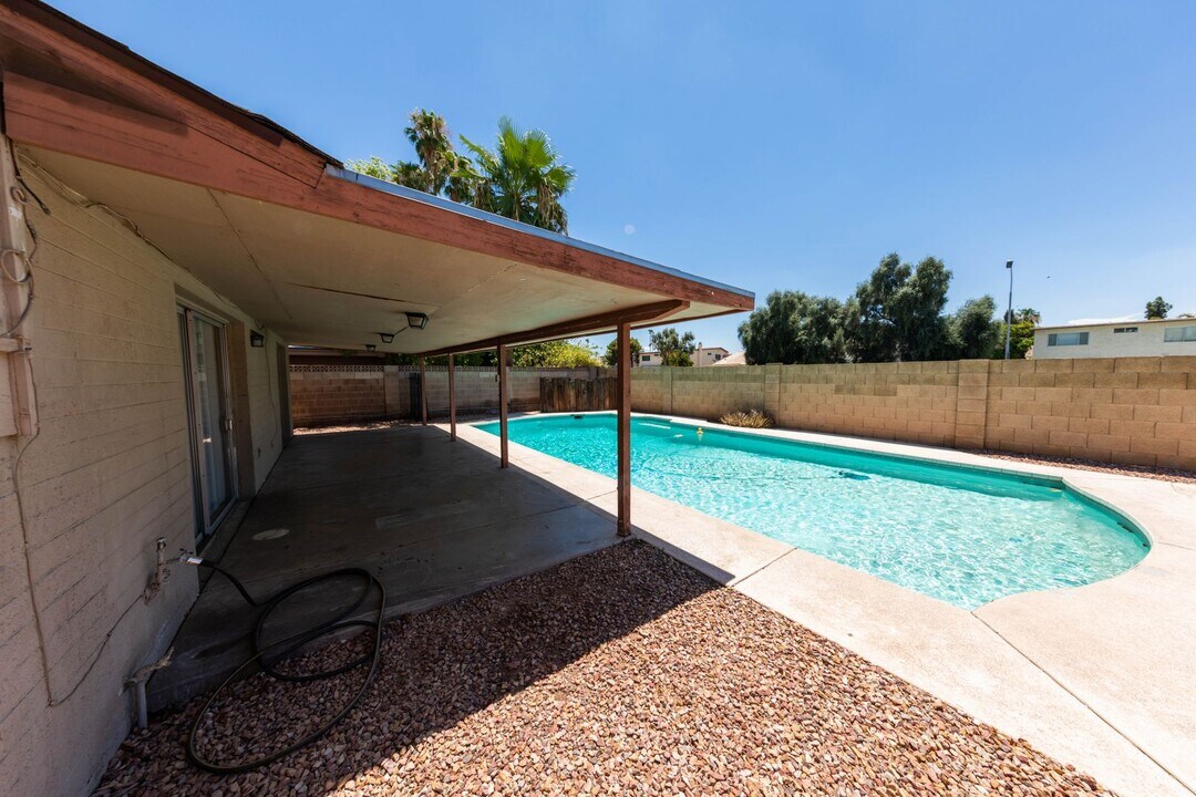 1303 E Donner Dr in Tempe, AZ - Building Photo