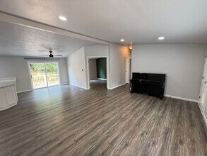 865 Vista Ave SE in Salem, OR - Building Photo - Building Photo