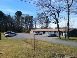 Swiss Village Apartments in Jacksonville, AR - Foto de edificio - Building Photo