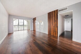 6215 W 20th Ave in Hialeah, FL - Building Photo