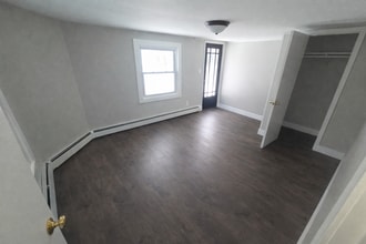 120 Broad St, Unit 1 in Catskill, NY - Foto de edificio - Building Photo