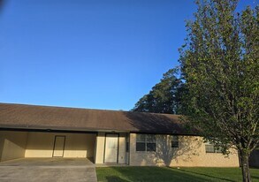 100 Brodnax Dr in Jasper, TX - Building Photo