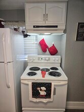 R and B Properties in Bremerton, WA - Building Photo - Building Photo