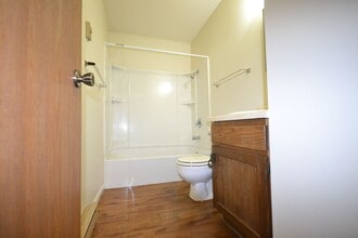 710 Elm Dr in Warsaw, MO - Building Photo - Building Photo