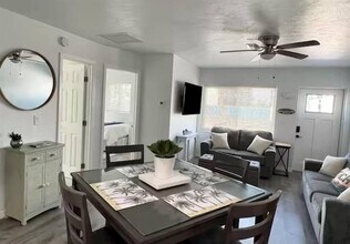 3155 Waterside Dr in Englewood, FL - Building Photo - Building Photo