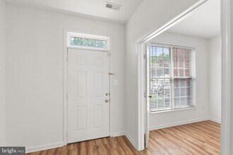 2372 Woodland Pond Ln in Herndon, VA - Building Photo - Building Photo