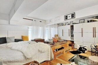 130 Barrow St in New York, NY - Building Photo - Building Photo