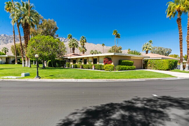 property at 1143 W Oakcrest Dr