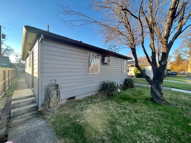 309 Marie St in Medford, OR - Building Photo - Building Photo