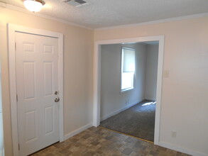 3829 E Roseberry St in Wichita, KS - Building Photo - Building Photo