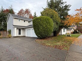 1380 Hudson St in Dupont, WA - Building Photo