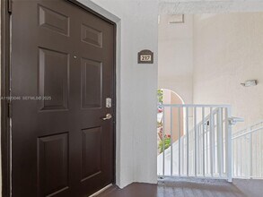 11603 NW 89th St in Doral, FL - Foto de edificio - Building Photo