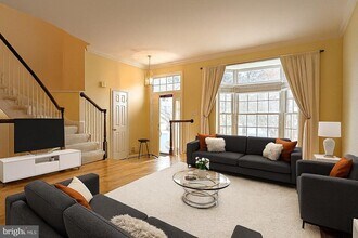 1379 Heritage Oak Way in Reston, VA - Building Photo - Building Photo