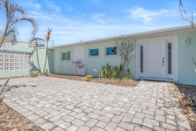 537 Royal Palm Blvd in Satellite Beach, FL - Foto de edificio - Building Photo