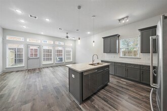 7242 St Augustine St in Houston, TX - Building Photo - Building Photo