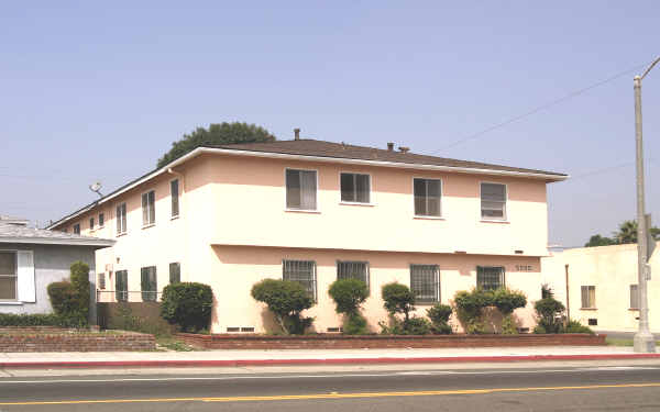 5595 Orange Ave in Long Beach, CA - Foto de edificio