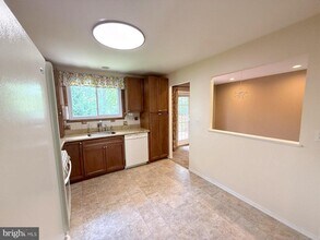 11 Knollwood Dr in Cherry Hill Township, NJ - Building Photo - Building Photo