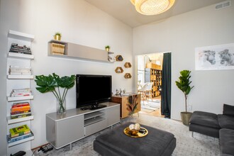 2221 Dwight Way in Berkeley, CA - Foto de edificio - Building Photo