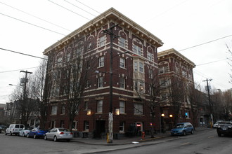 Campbell Court Apartments in Portland, OR - Building Photo - Building Photo